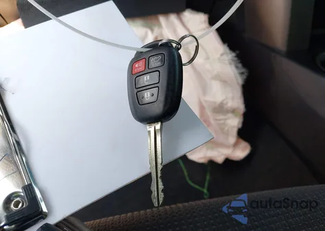 2017 Toyota Rav4 Xle z USA, uszkodzony, nr VIN 2T3WFREV6HW371429